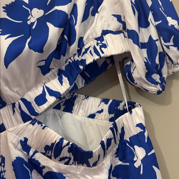 Petal & Pup Aminah Puff Sleeve Maxi Dress, Blue Floral, Size M (10) - Picture 9 of 12